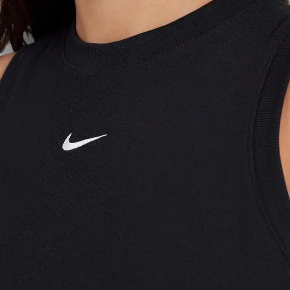 Nike Black Sleeveless Cropped Tank Top - Picture 4 of 10